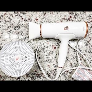 T3 Cura Blow Dryer